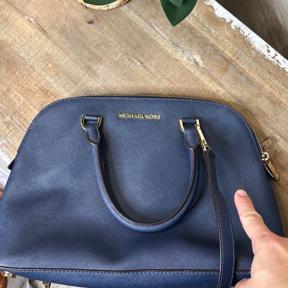 Michael Kors Cindy navy large dome crossbody leather purse with gold hardware - Picture 6 of 17